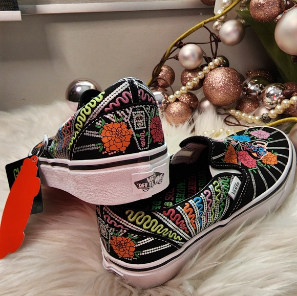 VANS Dia De Muertos Classic Slip-On Shoes Women brand  new - Picture 7 of 11